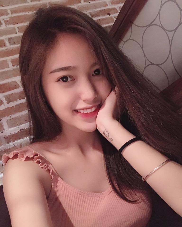Dân mạng tìm kiếm cô gái với hình xăm sau lưng ảnh 2 Dan mang tim kiem co gai voi hinh xam sau lung anh 2