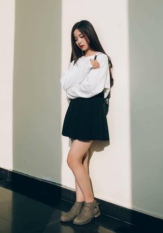 nu nhan vien xinh dep bi chup len anh 5