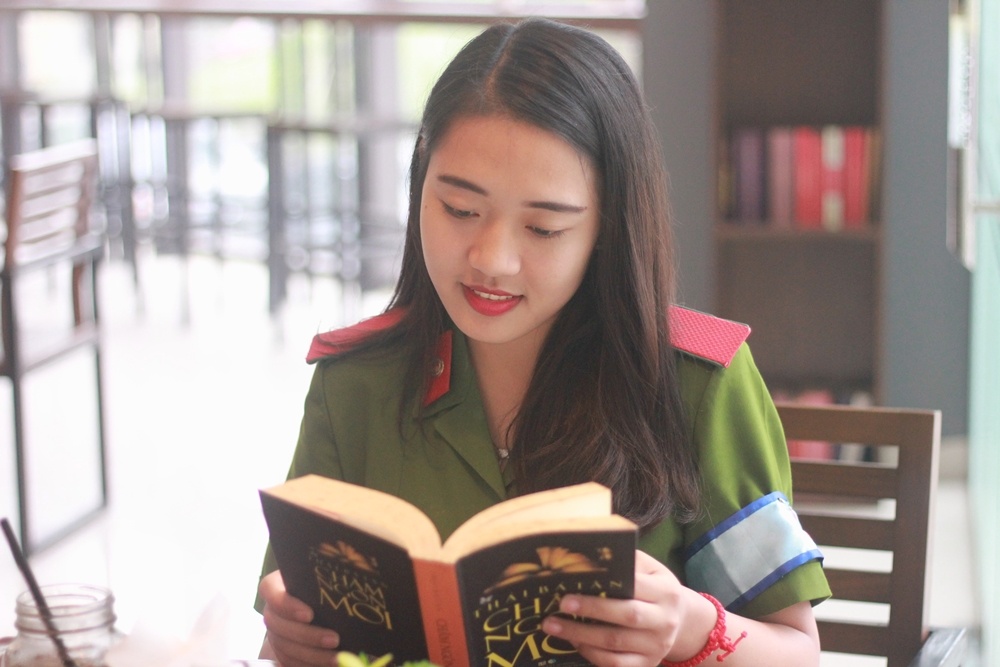 nu thu khoa khoi C Hoc vien Canh sat Nhan dan anh 3