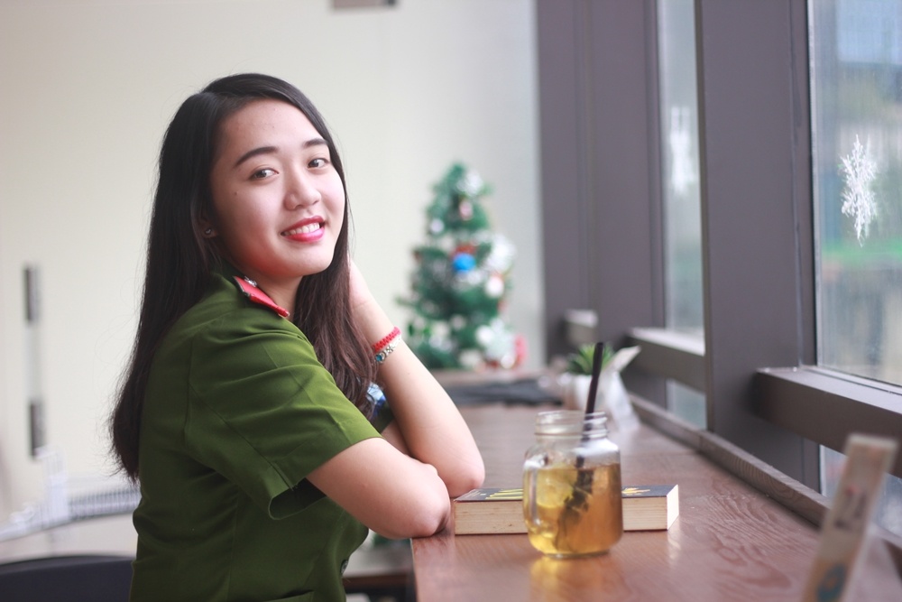 nu thu khoa khoi C Hoc vien Canh sat Nhan dan anh 1