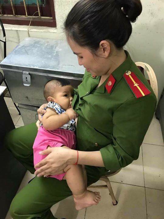 bé trai bị bỏ rơi ảnh 1 be trai bi bo roi anh 1
