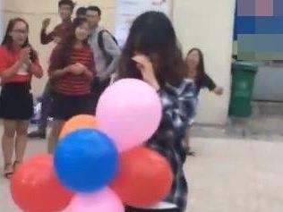 Su that clip chang trai phu phang vut bong khi duoc to tinh hinh anh