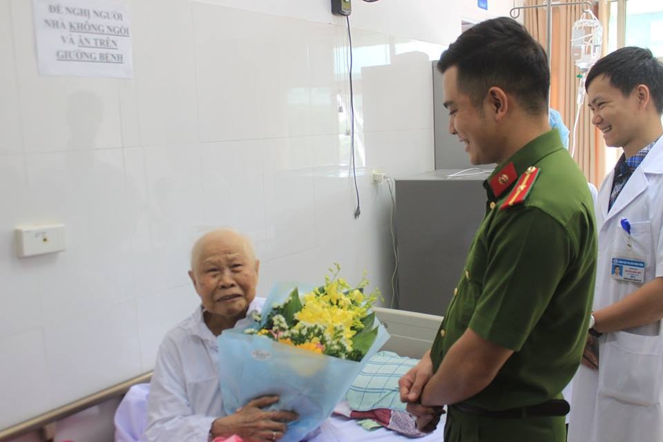 sinh viên học viện cảnh sát hát tại bệnh viện ảnh 2 sinh vien hoc vien canh sat hat tai benh vien anh 2