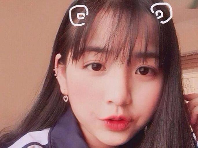 Nu sinh truong Phan Boi Chau khoe giong hat hinh anh