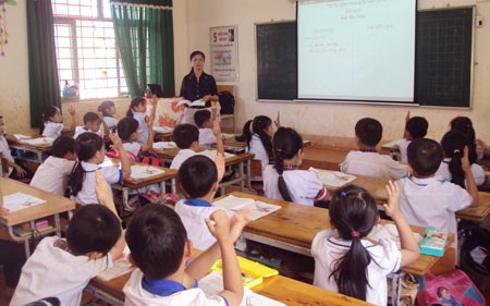 No luong giao vien do lanh dao dia phuong 'xe rao' tuyen dung? hinh anh