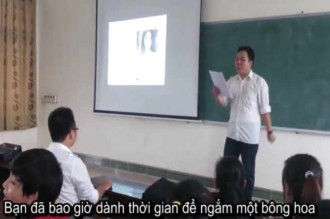 Giao vien doc rap day hoc hinh anh