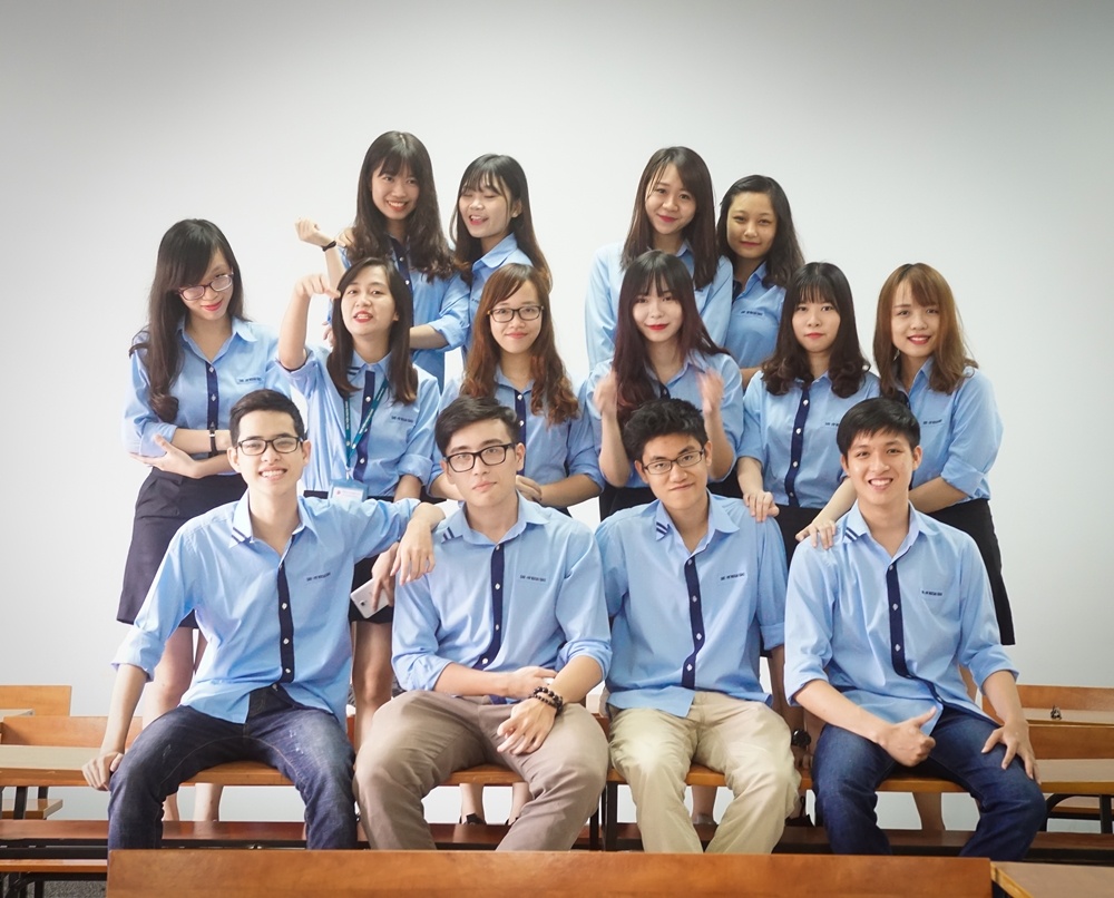 Cau lac bo Le tan Ngoai giao anh 3