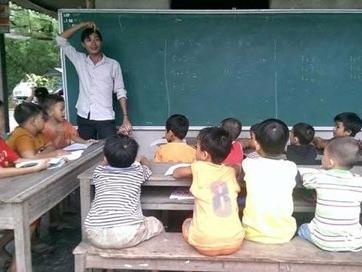 Hai vo chong cu nhan su pham day mien phi cho hoc sinh ngheo hinh anh