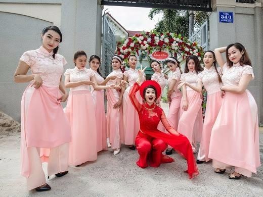 Co dau nhay tren nen nhac phim 'Co Ba Sai Gon' hinh anh