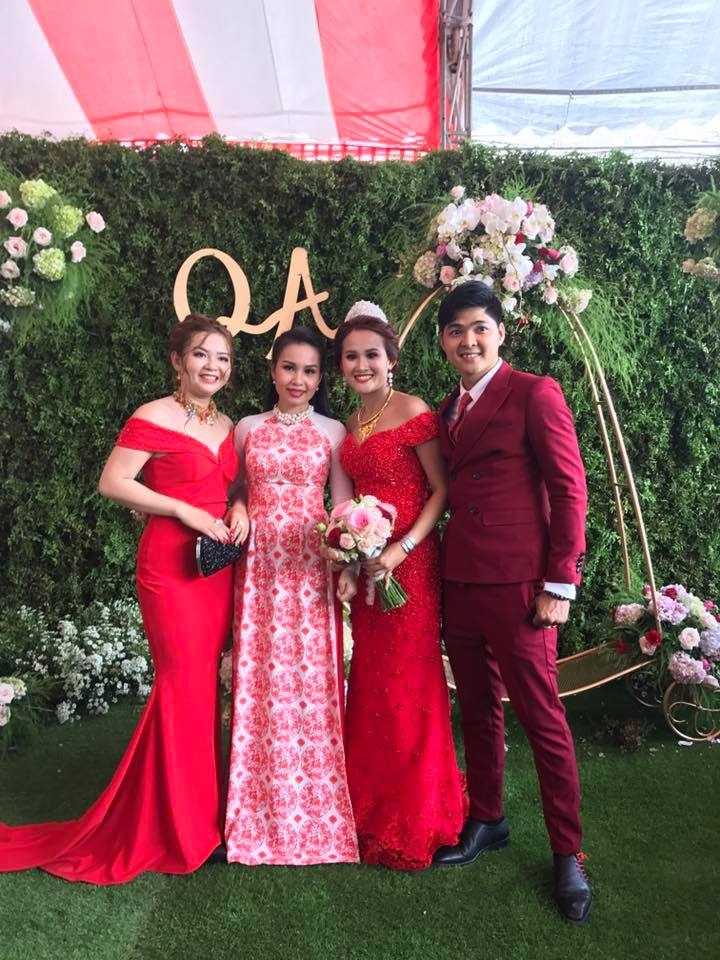 cô dâu đeo vàng trĩu cổ trong ngày cưới ảnh 3 co dau deo vang triu co trong ngay cuoi anh 3