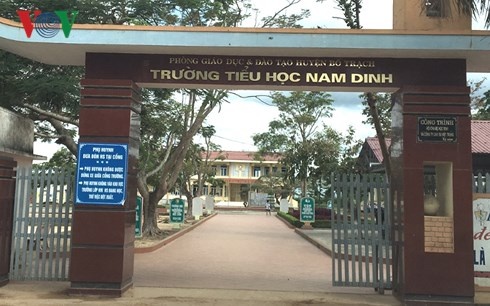 Kỷ luật hiệu trưởng lạm thu ảnh 1 Ky luat hieu truong lam thu anh 1