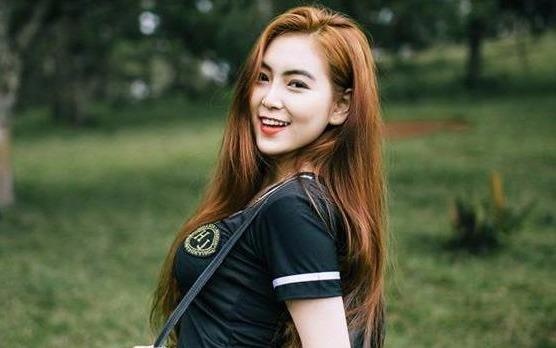 Nu sinh Sai Gon duoc menh danh 'hot girl vong eo 58' hinh anh