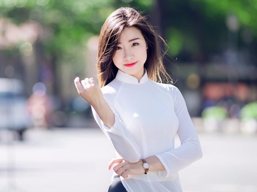 A khoi DH Kinh te TP.HCM lot top 45 Hoa hau Hoan vu la ai? hinh anh