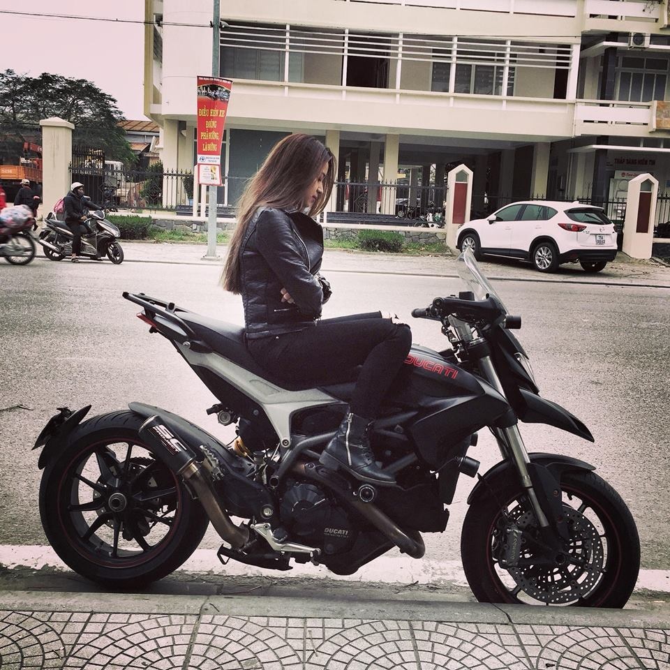 co gai di xe phan khoi lon gay chu y anh 4