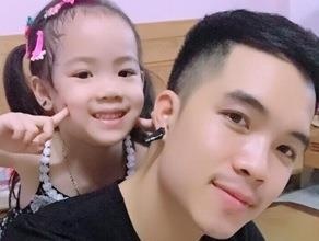 Be gai 5 tuoi duoc yeu men khi cung cau cover ca khuc 'Buon cua anh' hinh anh