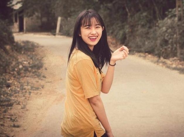 Nu cong an vien nhi nhanh ngoai doi thuong hinh anh