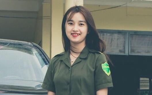 Nu cong an vien bi lam phien sau buc anh xinh dep tren mang hinh anh