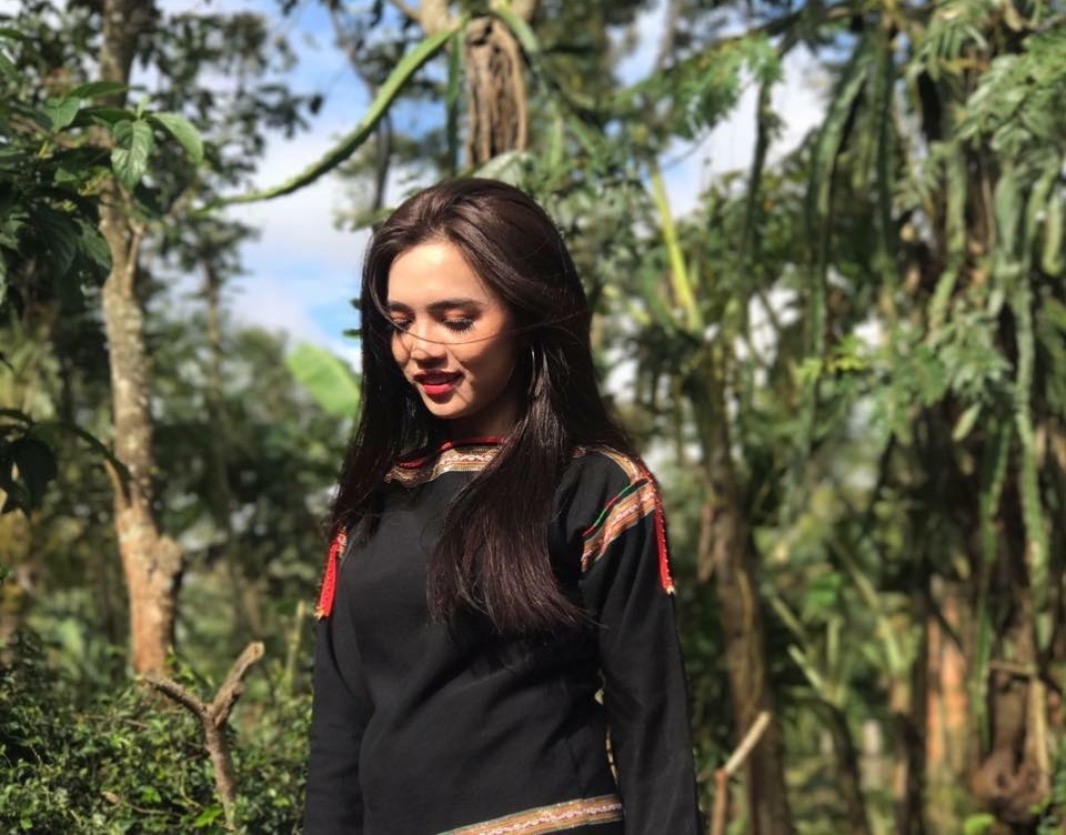 nhan sac nhom thieu nu E De anh 2