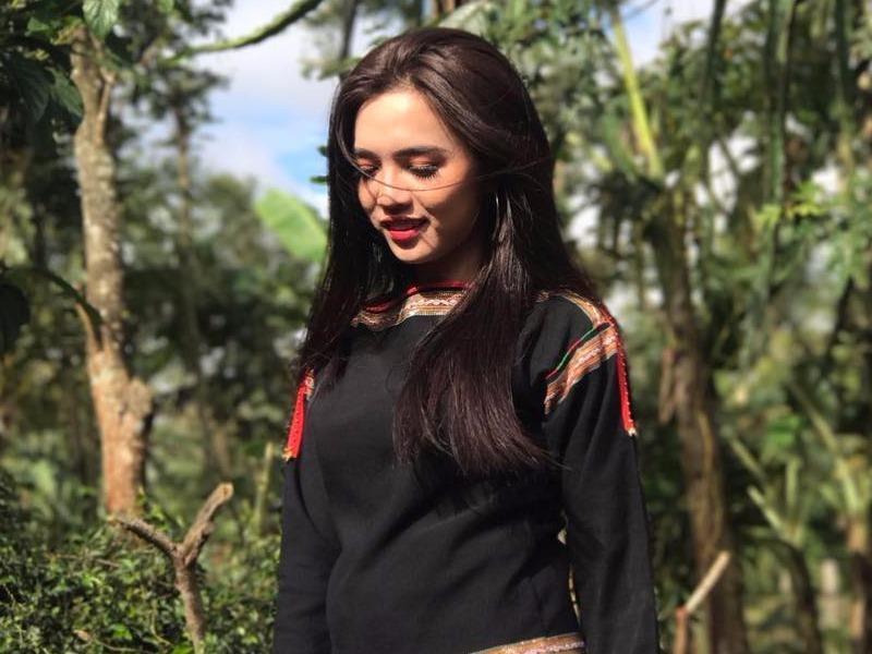 Nie nhi nhanh trong dam cuoi hinh anh