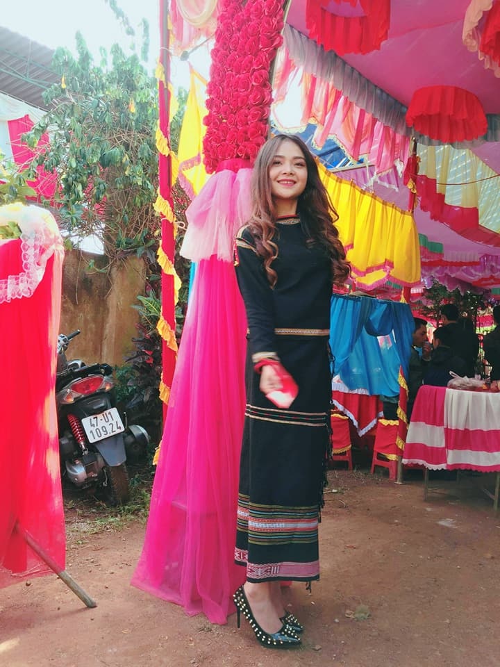 nhan sac nhom thieu nu E De anh 6