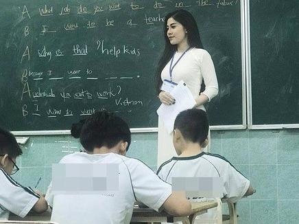 Co giao 9X gioi ngoai ngu, choi duoc 4 nhac cu hinh anh