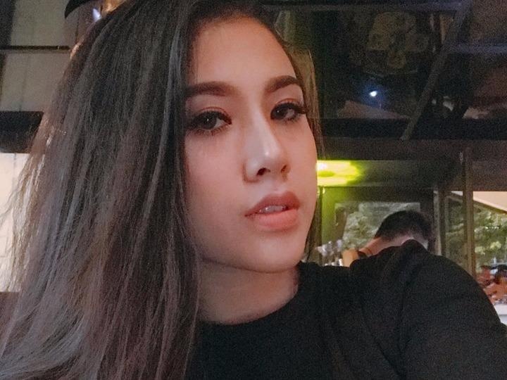 Nu giao vien the hien kha nang vua dan vua hat hinh anh