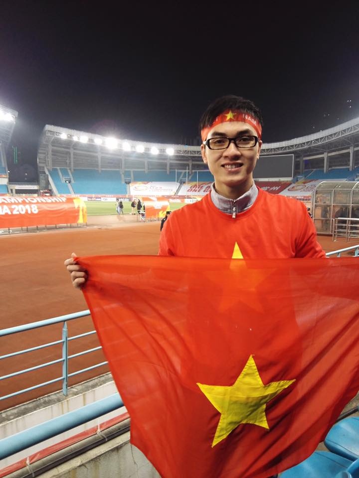 nam co dong vien Viet dien trai bi truy tim anh 2