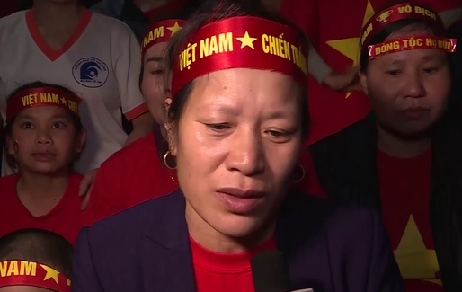 Me thu mon Bui Tien Dung chuc mung sinh nhat con trai hinh anh