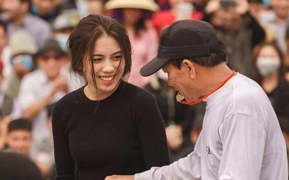 Co gai Hai Phong xinh dep tham gia hoi thi dau vat lang hinh anh