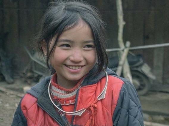 Be gai dan toc nhan duoc nhieu loi khen de thuong hinh anh