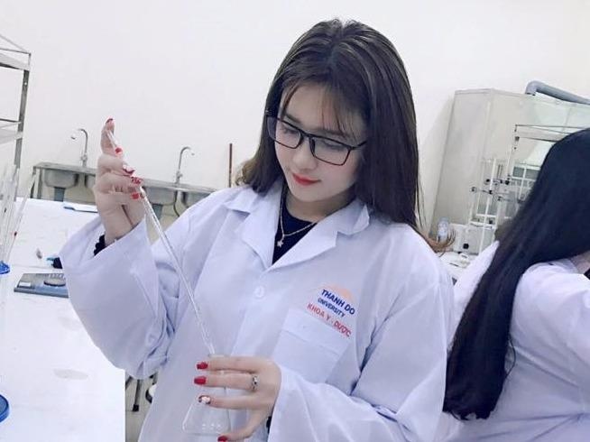 Nu sinh Y Duoc gap rac roi vi chia se anh sai noi quy phong thi nghiem hinh anh