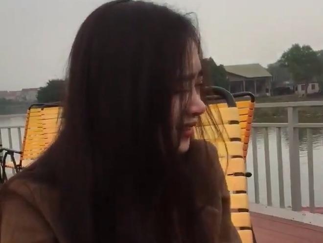 Co gai khoc loc khi nghe tin ban than lay chong hinh anh