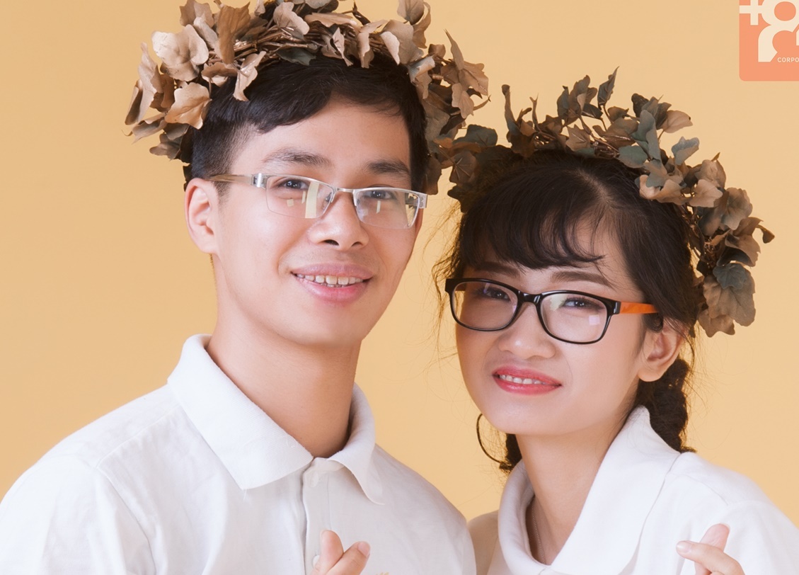 Anh Dung cau hon ban gai bang vong nguyet que hinh anh