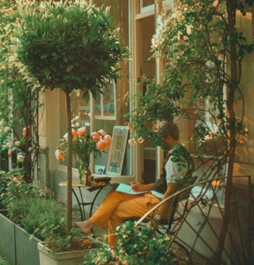 Chau Au co kinh trong mat chang trai tre 9X anh 2