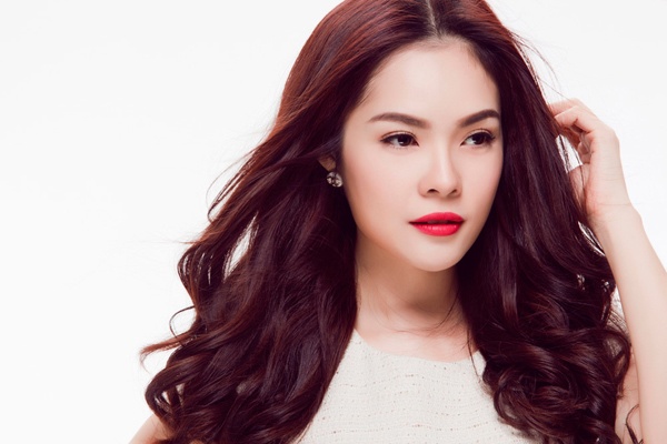 Duong Cam Lynh tung bi cat vai vi qua thang than hinh anh