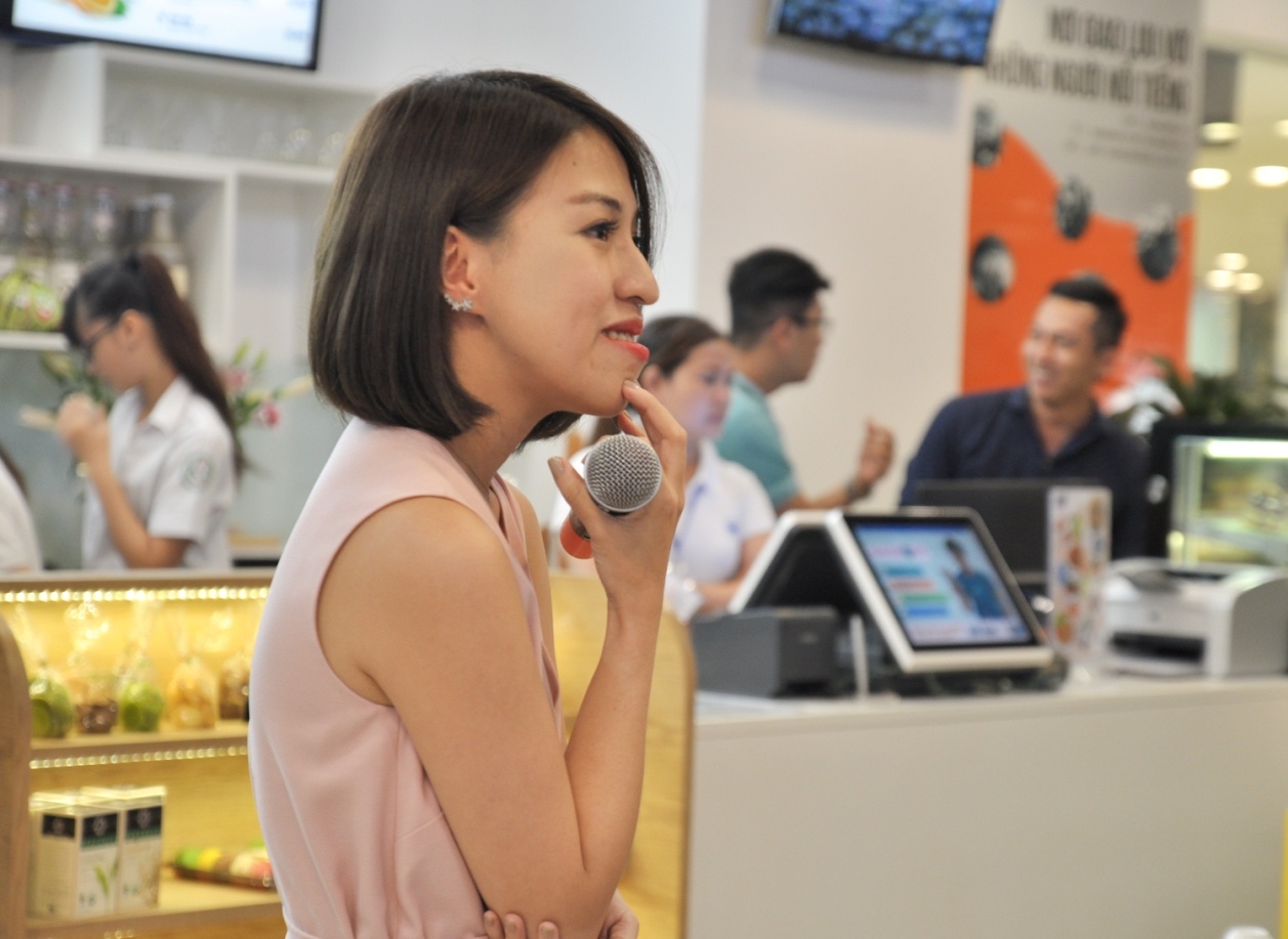 Nha van tre Phan Y Yen chia se nhung trai nghiem cua tuoi 30 hinh anh