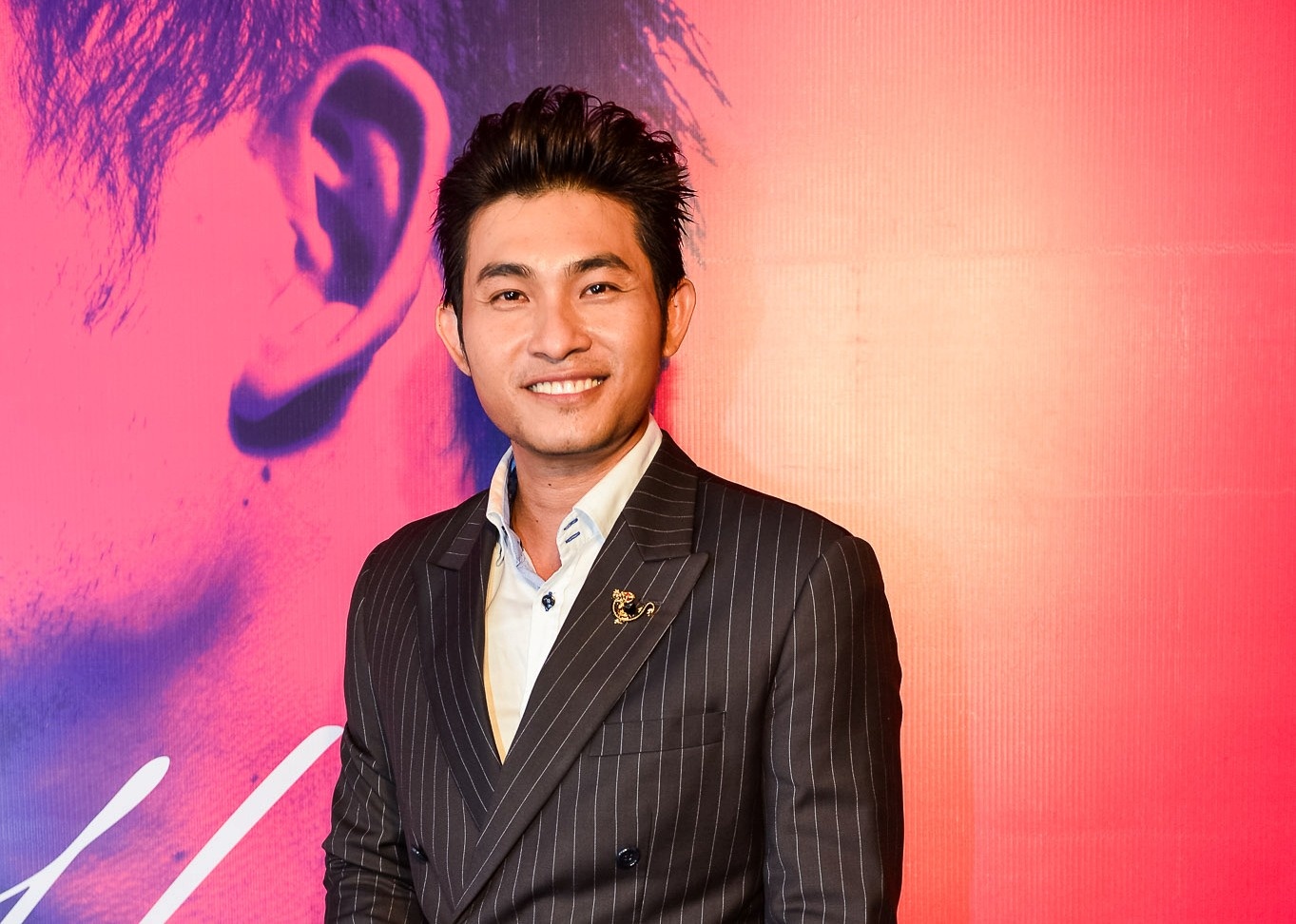 Nguyen Hong An bui ngui nho ba trong ngay ra mat album hinh anh