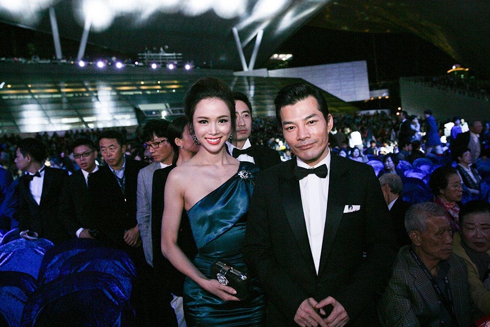 Vũ Ngọc Anh nổi bật với chiếc đầm đuôi cá sang trọng.