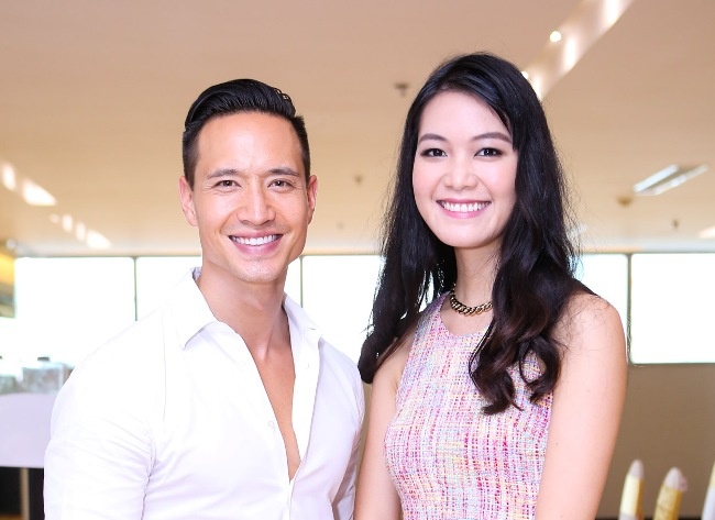 Hoa hau Thuy Dung tinh tu ben Kim Ly hinh anh