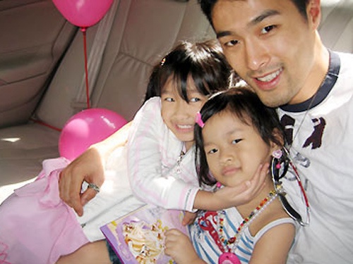 Johnny Tri Nguyen: 'Toi van tron trach nhiem voi hai con' hinh anh