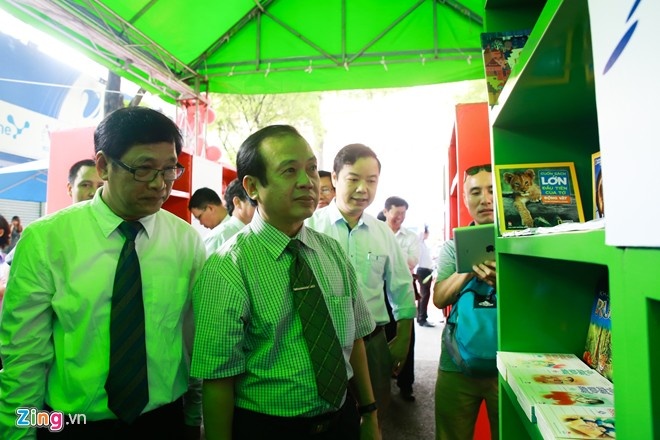 Trien lam dau tien tai duong sach TP HCM hinh anh