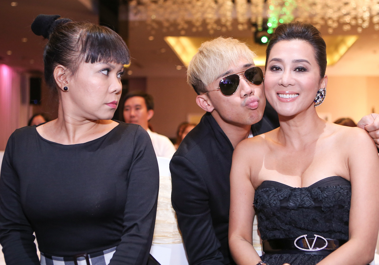 Tran Thanh tinh cam voi MC Ky Duyen trong hop bao hinh anh