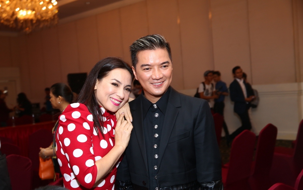 Dam Vinh Hung than thiet voi Phi Nhung hinh anh