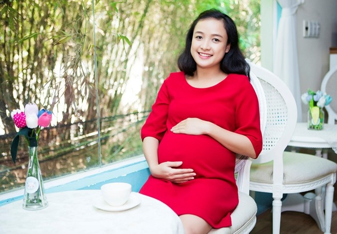 Le Be La sinh con trai dau long hinh anh