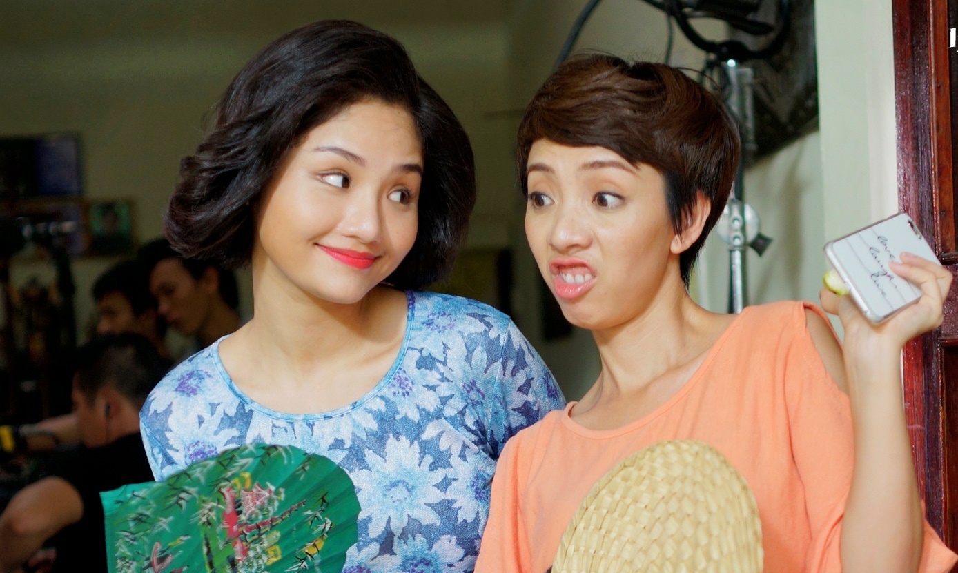 Thu Trang tinh nghich tren truong quay hinh anh