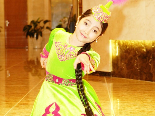 Quan quan Hong Minh xinh nhu thien than hinh anh