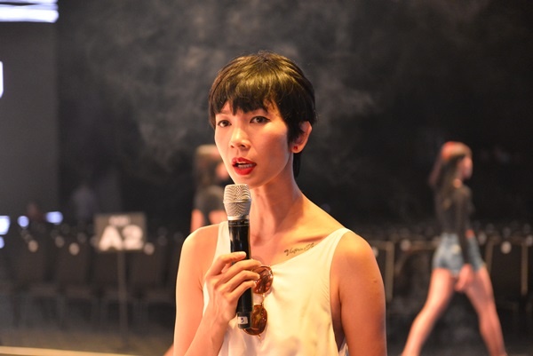 Khoanh khac lang le cua Xuan Lan trong hau truong hinh anh