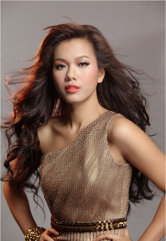 Phương Vy vô cùng lo lắng vì em trai đang du học ở Paris.