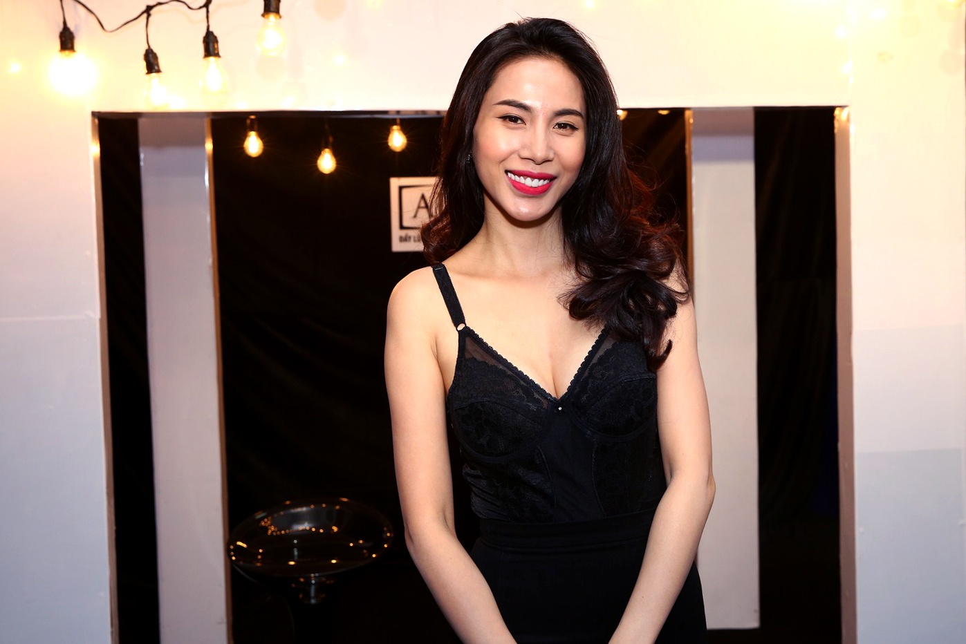 Thuy Tien ngoi ghe nong Cuoi xuyen Viet hinh anh