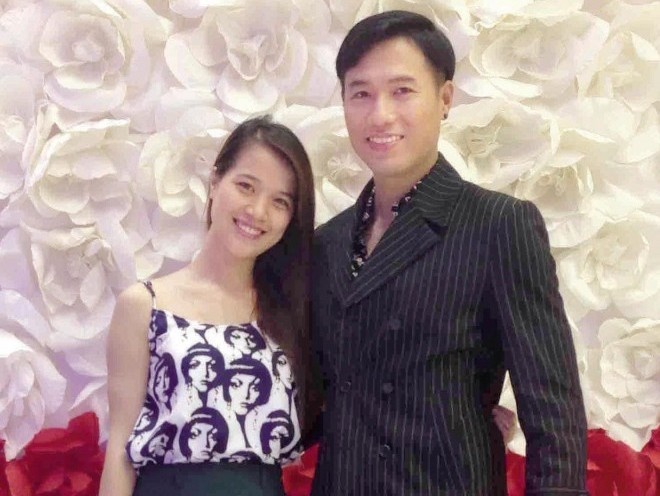 Nguoi mau Quang Hoa ket hon voi nhan vien ngan hang hinh anh